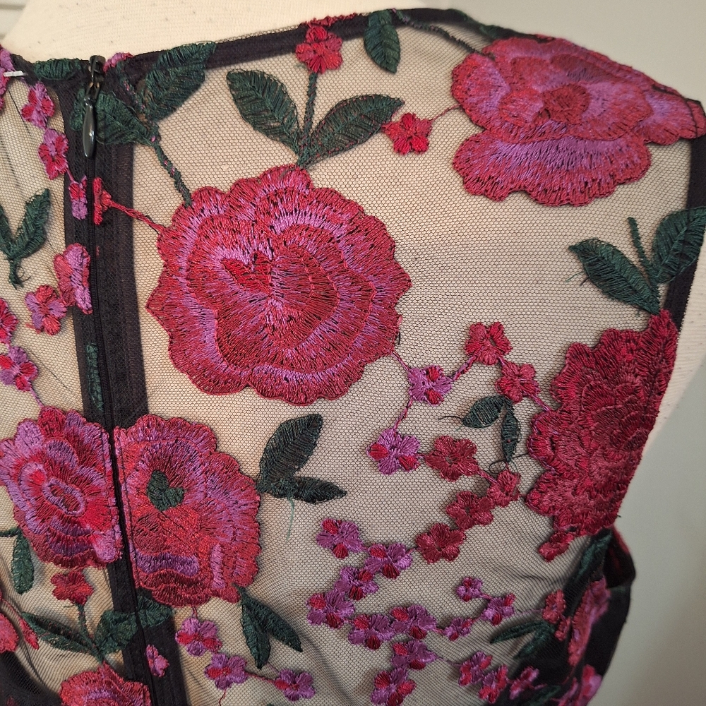 Tahari floral lace embroidery fit and flare dress sz 10 *C - Picture 7 of 10